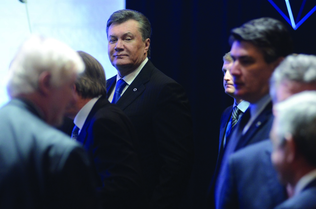 Після зустрічі з Володимиром Путіним у підмосковному бункері Віктор Янукович почав поводитися алогічно – як людина, чимось дуже налякана. На Вільнюському саміті він здійснив стрибок у порожнечу.